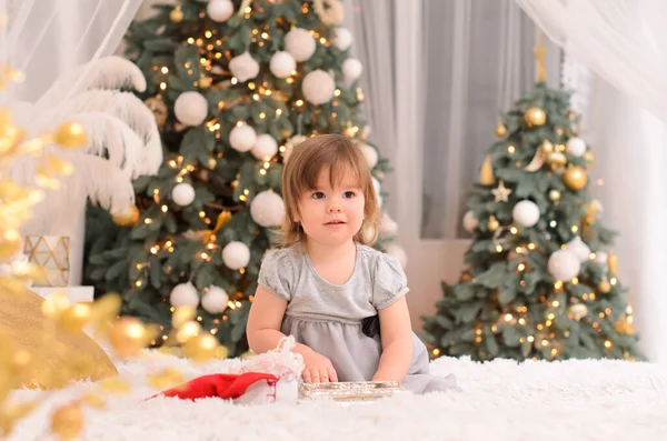 Little Happy Girl Gray Dress Sits Bed Background Decorated Christmas — Stock Photo, Image