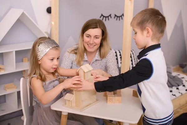 Woman Mother Educator Teacher Watches How Children Play Cubes Children — Stock Photo, Image