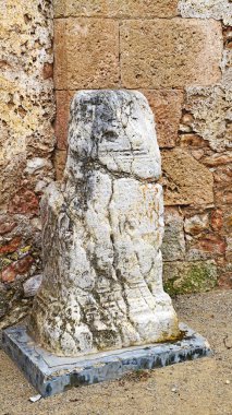 Sant Marti Kilisesi ve Altafulla Kalesi, Tarragona, Katalunya, İspanya, Avrupa