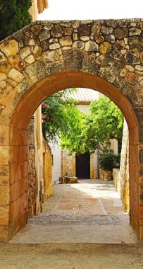 Sant Marti Kilisesi ve Altafulla Kalesi, Tarragona, Katalunya, İspanya, Avrupa