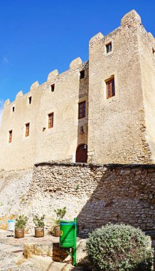 Sant Jaume Kilisesi ve Creixell Kalesi, Tarragona, Katalunya, İspanya, Avrupa