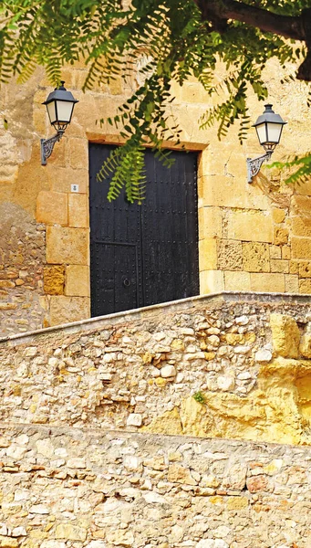 サンマルティ教会とアルタフルラ城 タラゴナ カタルーニャ スペイン ヨーロッパ — ストック写真