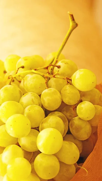 Bunch White Grapes Recyclable Paper Bag — Stock Photo, Image