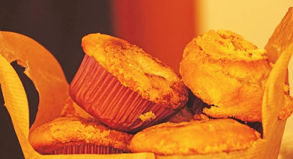 Kunsthandwerkliche Muffins Auf Tablett — Stockfoto