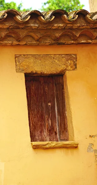 Старовинне Вікно Обшарпаному Мурі — стокове фото