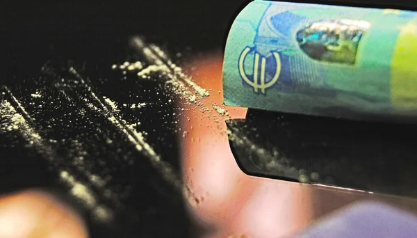 코카인 장면의 레크리에이션과 코르트에 형태로 청구서 — 스톡 사진