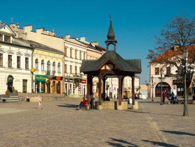 2022-03-21. Polonya 'nın Rzeszow kentindeki tarihi merkezin manzarası