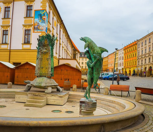 2022 20オロモウツ チェコ共和国 上の広場 アリオンの泉の破片 ギリシャの詩人アリオン イルカ カメのブロンズ像 — ストック写真