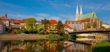 2022-04-29 St. Peter Kilisesi ile Almanya 'nın Goerlitz kenti..