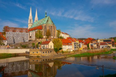 2022-04-29 St. Peter Kilisesi ile Almanya 'nın Goerlitz kenti..