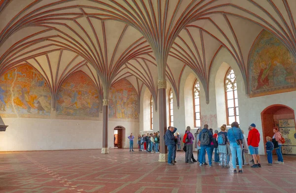 2022 波兰Malbork中世纪条顿骑士团城堡和修道院中城堡的大餐室的内部 — 图库照片