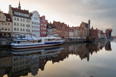 2022-06-09 eski Gdansk ve Motlawa nehri, Polonya