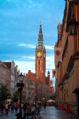 2022-06-09: Gdansk, Dluga Caddesi 'ndeki eski kasaba. Seyahat yerleri. Polonya