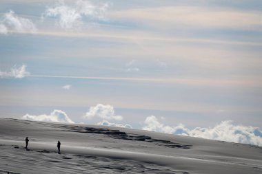 Baltık Denizi kıyısındaki Slowinski Ulusal Parkı 'nın güzel kum tepeleri manzarası, Leba. Polonya