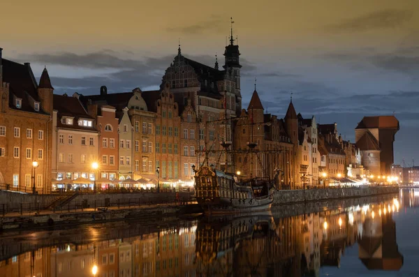 2022 Старый Город Гданьск Река Мотлава Ночью Польша — стоковое фото