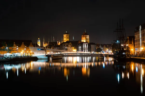 2022 Ciudad Vieja Gdansk Río Motlawa Por Noche Polonia — Foto de Stock