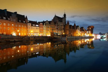 2022-06-09 eski bir kasaba olan Gdansk ve Motlawa Nehri, Polonya