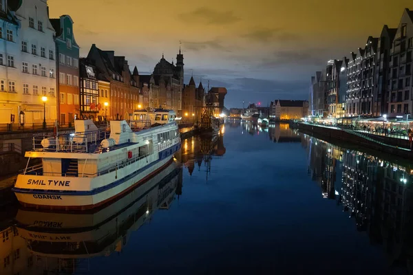 2022 Ciudad Vieja Gdansk Río Motlawa Por Noche Polonia — Foto de Stock