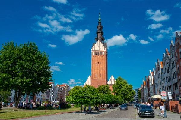 2022 Stare Miasto Elblągu Dominującą Wieżą Kościoła Mikołaja Niedzielne Popołudnie — Zdjęcie stockowe