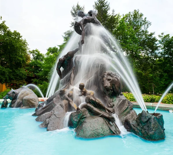 2022 Deluge Fountain Kazimierz Wielki Park Бидгощ Польща — стокове фото