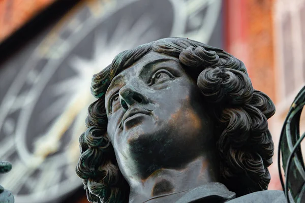 2022 Nicolaus Kopernikusz Emlékmű Szobor Óvárosháza Előtt Torun Lengyelország — Stock Fotó