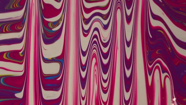 Разноцветная Краска Капает Поверхности Образуя Капли — стоковое видео