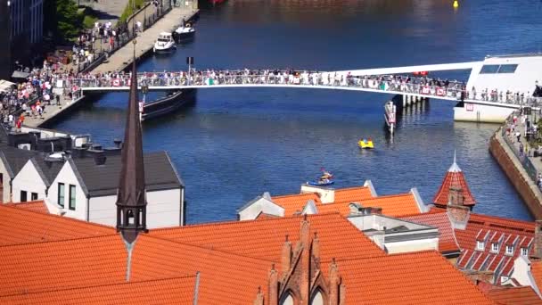 2022 Langzame Beweging Uitzicht Stadsbrug Oowianka Voetgangersbrug Stad Gdansk Polen — Stockvideo
