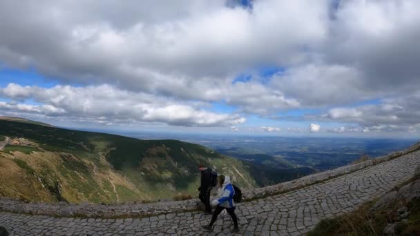 2022 Karkonosze Manzaralı Sniezka Dağına Tırmanan Turistler Polonya Zaman Aşımı — Stok video