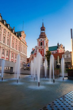 12-07-2022: Üniversite Meydanı. Poznan, Polonya