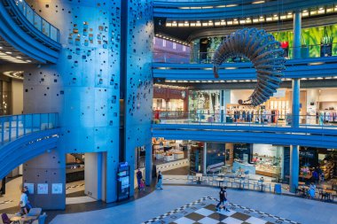 12-07-2022: Poznan, Polonya 'da alışveriş, sanat ve iş merkezi Stary Browar