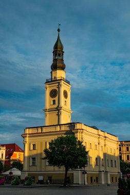 Akşam 18.07.2022 Leszno Belediye Binası. Leszno, Büyük Polonya, Polonya