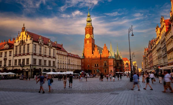 2022 夕暮れ時に旧市庁舎 ポーランドのヴロツワフ — ストック写真