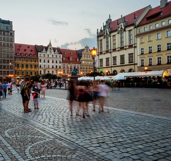 2022 黄昏时的市场广场 五彩缤纷的城市概念 波兰弗罗茨拉夫 — 图库照片
