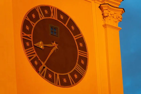 2022 Reloj Torre Del Ayuntamiento Mercado Leszno Gran Polonia Polonia — Foto de Stock