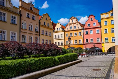 2022-08-02: Eski Jelenia Gora kasabasının güzel mimarisi. Polonya