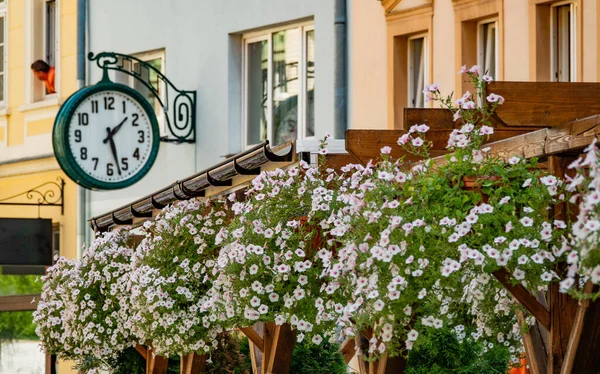 2022 Ρολόι Του Δρόμου Στον Τοίχο Του Σπιτιού Jelenia Gora — Φωτογραφία Αρχείου