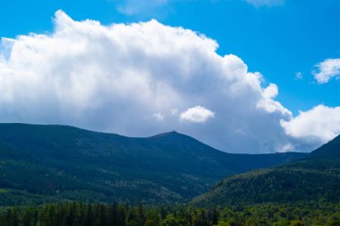 Karkonosz 'daki Snezhka Dağı manzarası. Karpacz, Polonya