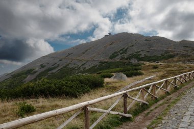 Karkonosz 'daki Snezhka Dağı manzarası. Karpacz, Polonya