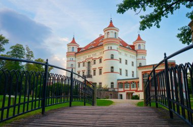 2022-08-26; Voyanov Sarayı 'nın tarihi binası. Wojanow, Aşağı Silezya 'da bir şehirdir. Vay be. Polonya.