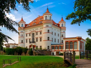 2022-08-26; Voyanov Sarayı 'nın tarihi binası. Wojanow, Aşağı Silezya 'da bir şehirdir. Vay be. Polonya.