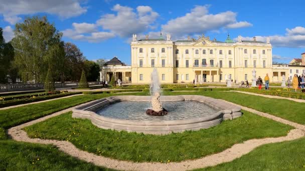 2023 Branicki Palace Garden有喷泉的雕塑 波兰Bialystok — 图库视频影像