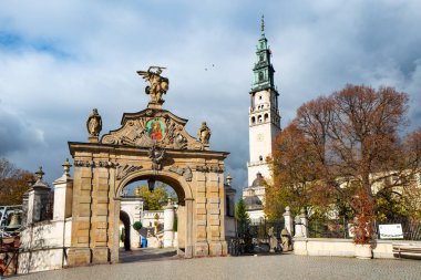 19 10 2022: Polonya 'nın Czestochowa kentindeki ünlü bir Katolik Jasna Gora manastırı