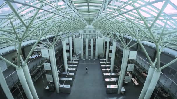 2023 Tilapse Pemandangan Utama Perpustakaan Universitas Warsawa Polandia — Stok Video