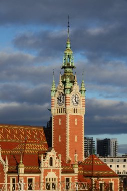 14.01.2023: Gdansk tren istasyonunun ana binasının kulesinin bir parçası. Polonya