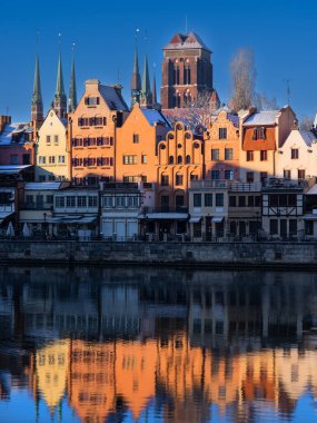2022-12-09 eski bir kasaba olan Gdansk ve Motlawa Nehri, Polonya