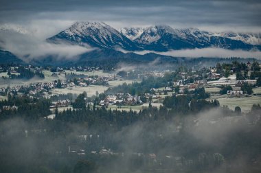 Tatra Dağları 'nın ilk kar manzarası Polonya