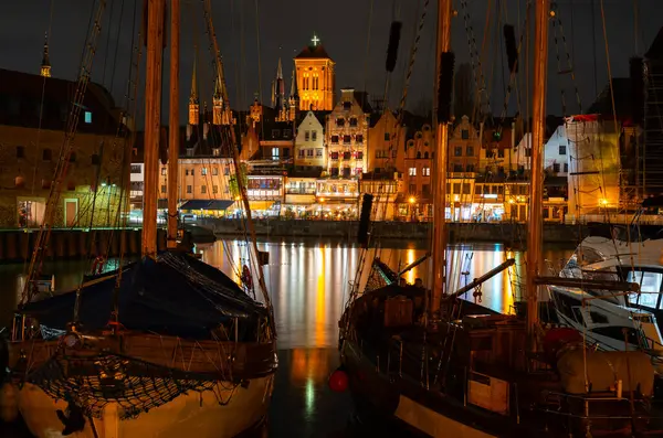 02.02.2023; Gdansk Polonya nehrinin akşam seti