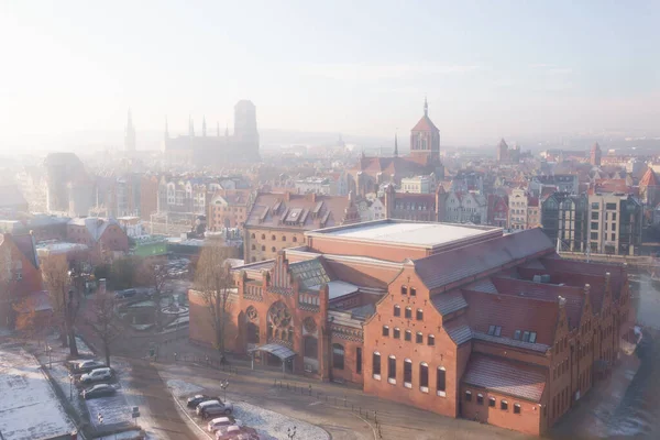 2022 波兰格但斯克老城区冬季的空中景观 — 图库照片