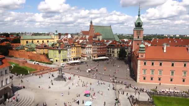 2022 ロイヤルキャッスル ポーランドのワルシャワの旧市街のシジズムンドコラム タイムトラフィック — ストック動画