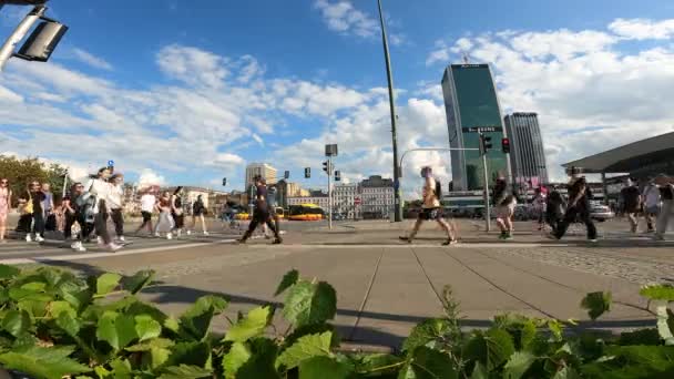 2023 Zentrale Straße Von Warschau Mit Wolkenkratzer Und Samsung Werbung — Stockvideo